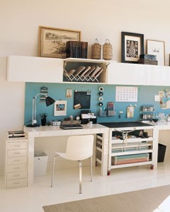 clean desk A clean workspace does wonders for your brain!